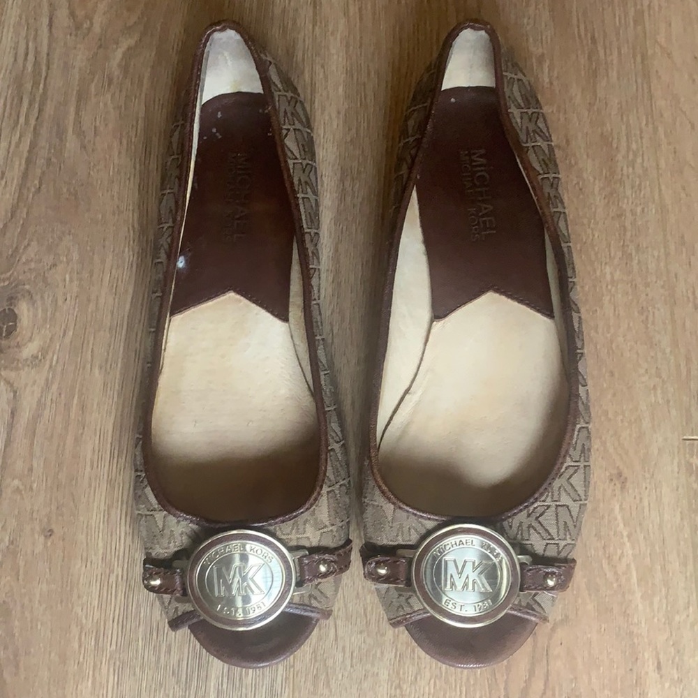 Michael Kors flats with open toe size 71/2